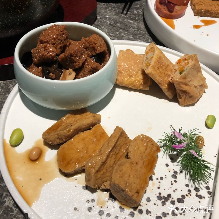 点的菜偏甜口，泡饭很好吃