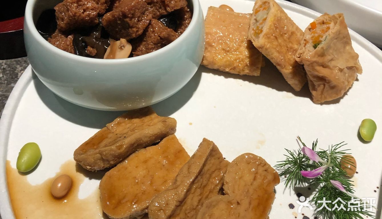 点的菜偏甜口，泡饭很好吃