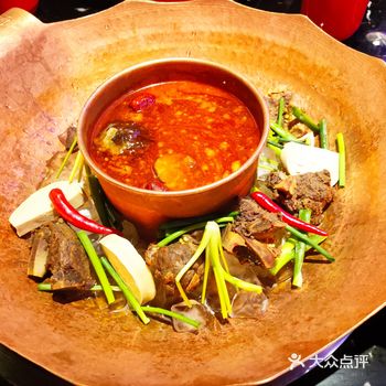 完全踩雷 【调味区】从调味料的小空间好几个人拥挤在那