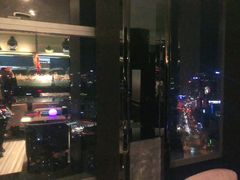 -唐拉雅秀酒店-西锦汇空中BBQ·思创餐厅