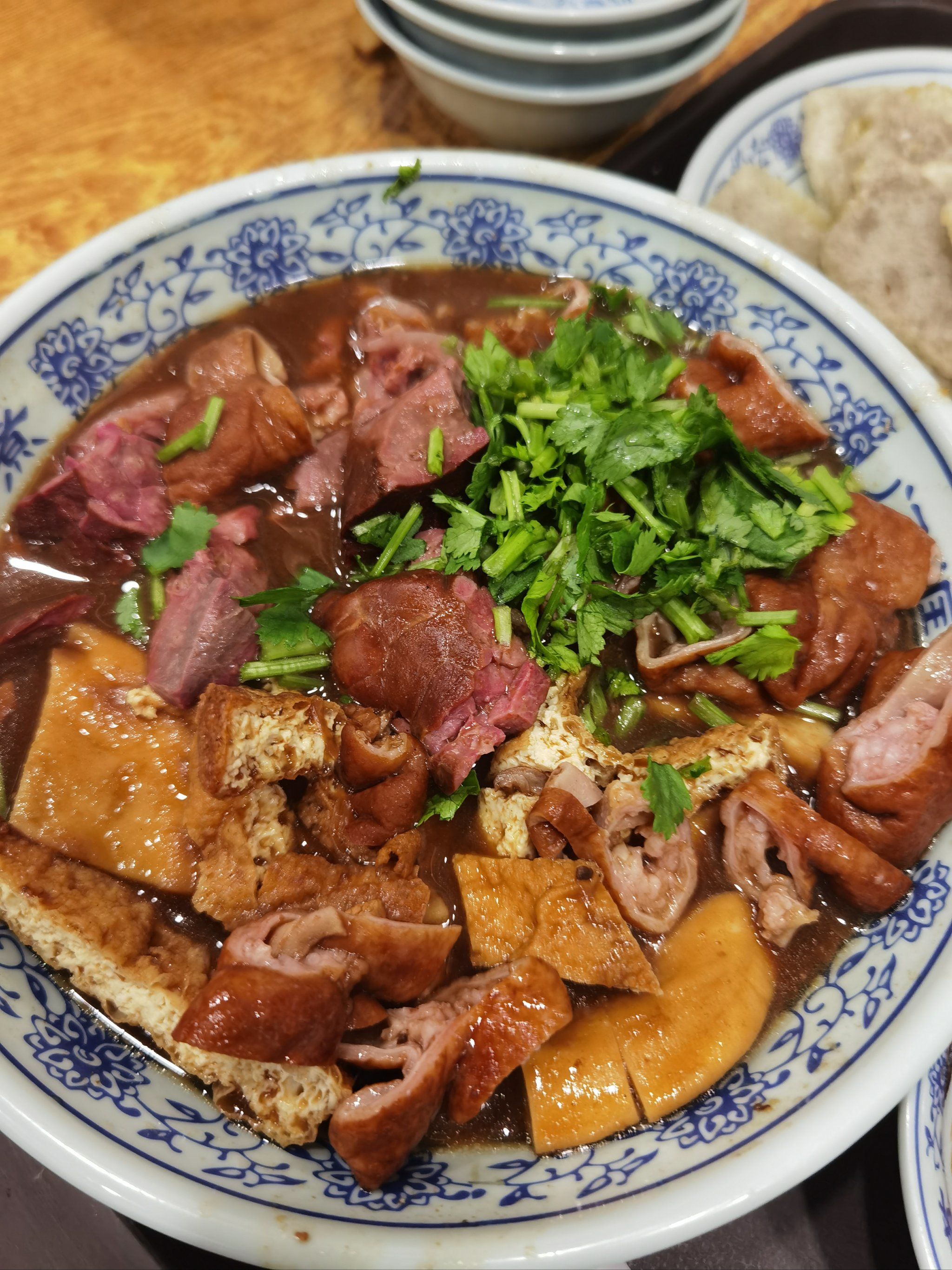 谁说老北京没有美食~卤煮超棒!