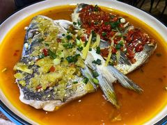 双色剁椒鱼头-海宁煲农家菜(惠南镇店)