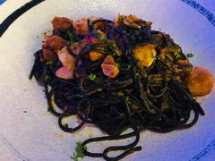墨鱼面伴虾和卡拉布利亚肉肠番茄汁-FISH&POTATO Cō(地中海美食 万象城店)
