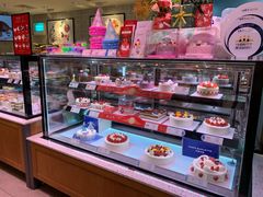 面包甜点陈列柜-巴黎贝甜(泗泾店)