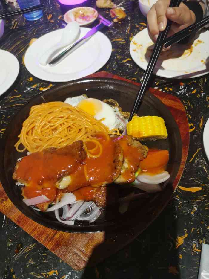 蚂蚁比萨中西餐厅-"来过很多次了,他们家的榴莲披萨非常赞,每.