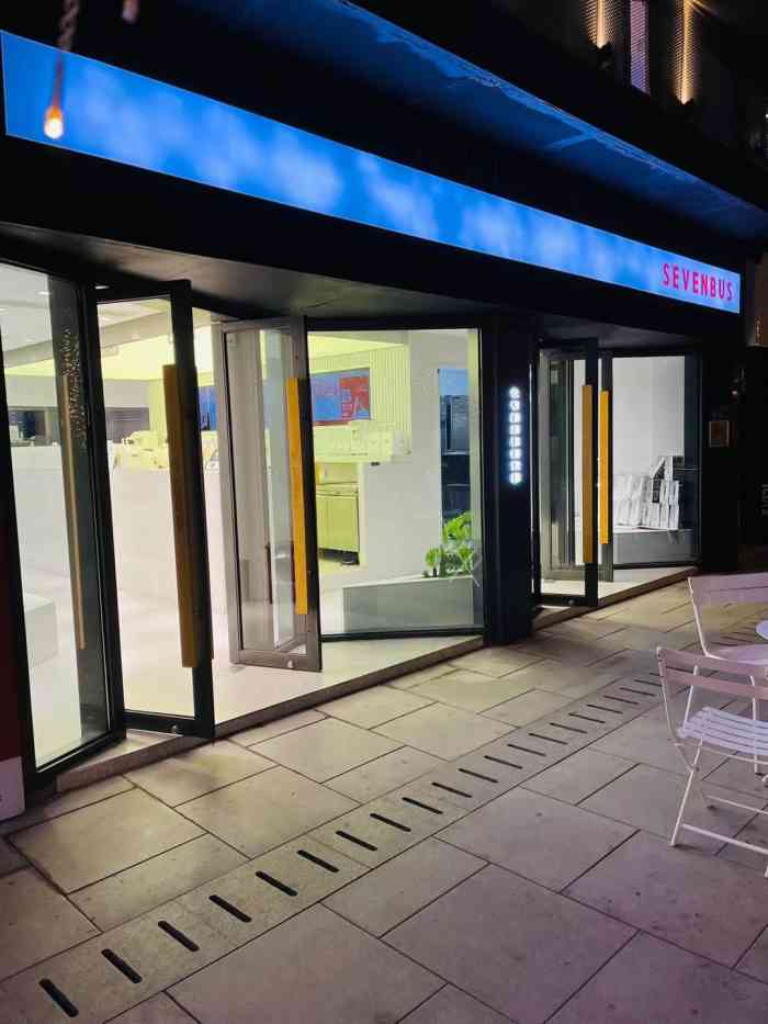 sevenbus(万物工场店)-"女生逛街总要来杯奶茶甜饮,闺蜜也特别钟爱.