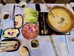 -鲜入围煮花胶鸡海鲜火锅