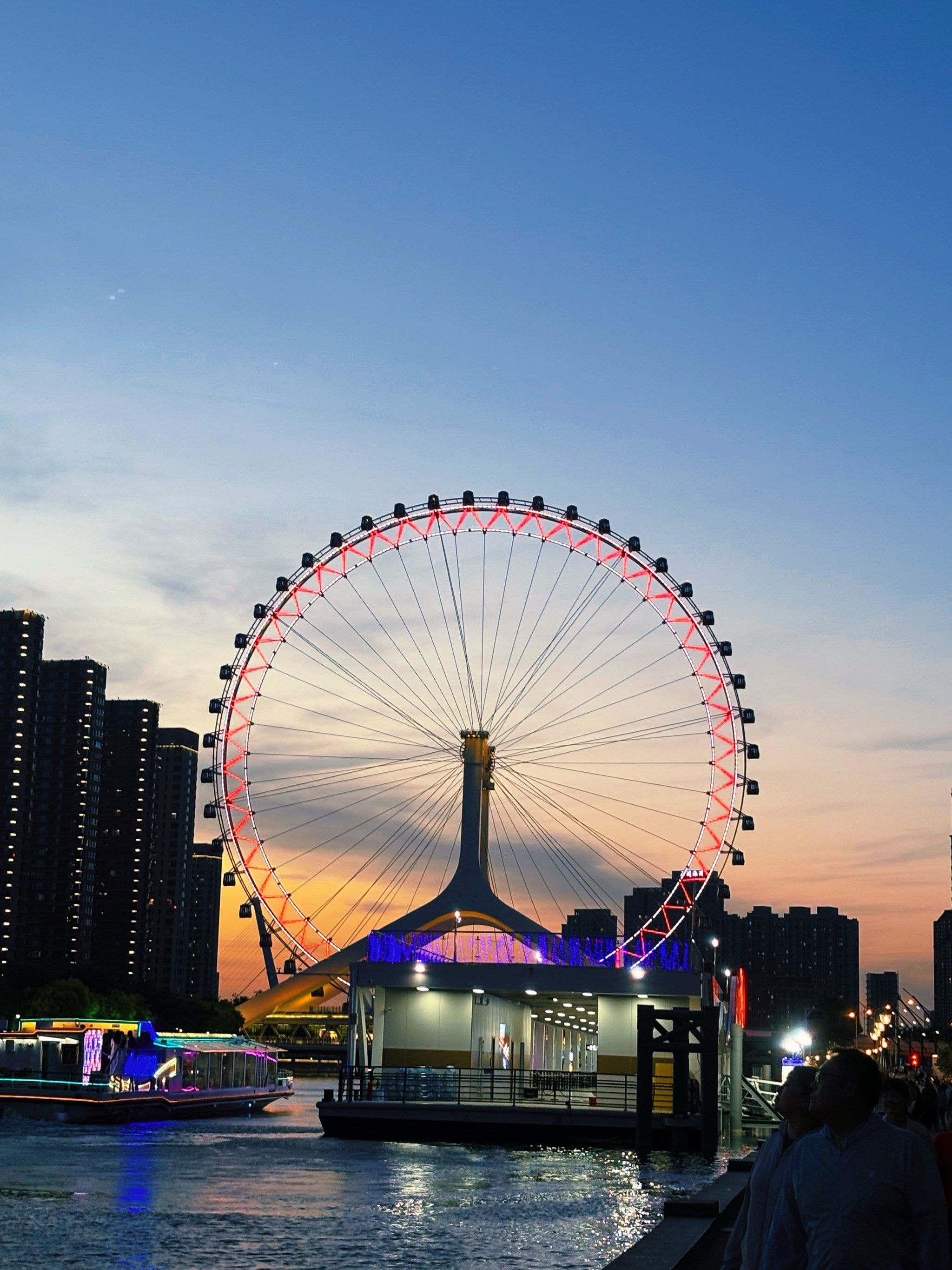 和摩天轮一起看日落🌇——天津之眼