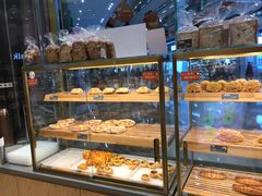 面包甜点陈列柜-面包新语(融创茂店)