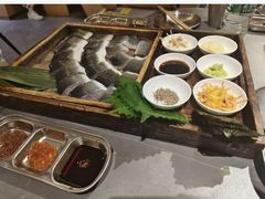 -围炉肉舍•炭烤活鳗•丹东海鲜烤肉(步行街店)