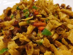嫩蚕豆炸青鱼鳞-楚鱼王·河鲜·湖北菜(华农店)