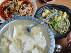-石磨豆花家常菜·牦牛排土火锅