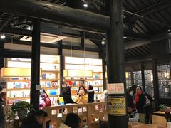 -猫的天空之城概念书店(杭州南宋御街店)