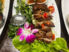 -Chom Cafe and Restaurant