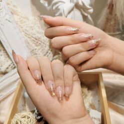 -花岐款式专研健康美甲沙龙