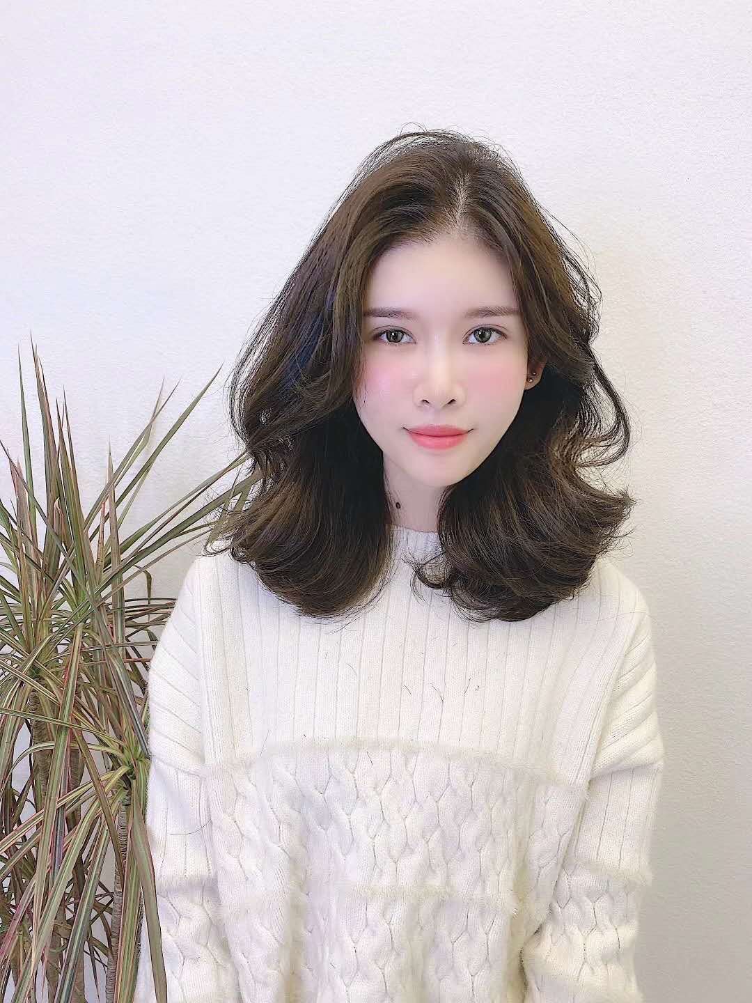 脸型长高额头女孩适合什么发型