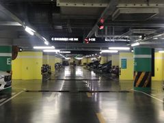 -白玉兰广场停车场