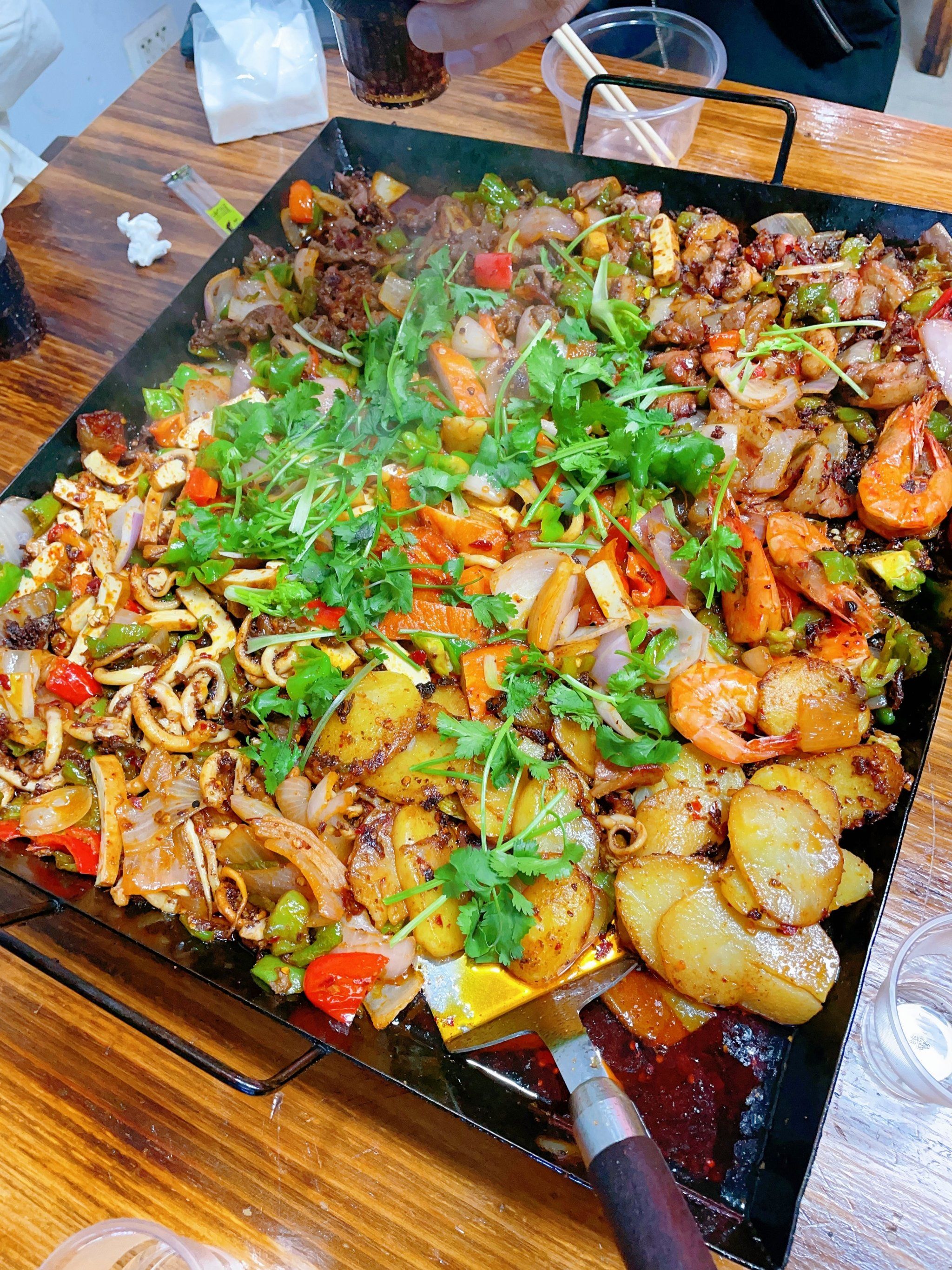 在荆州长江大学必吃的巷子里的老店湘味铁板烧