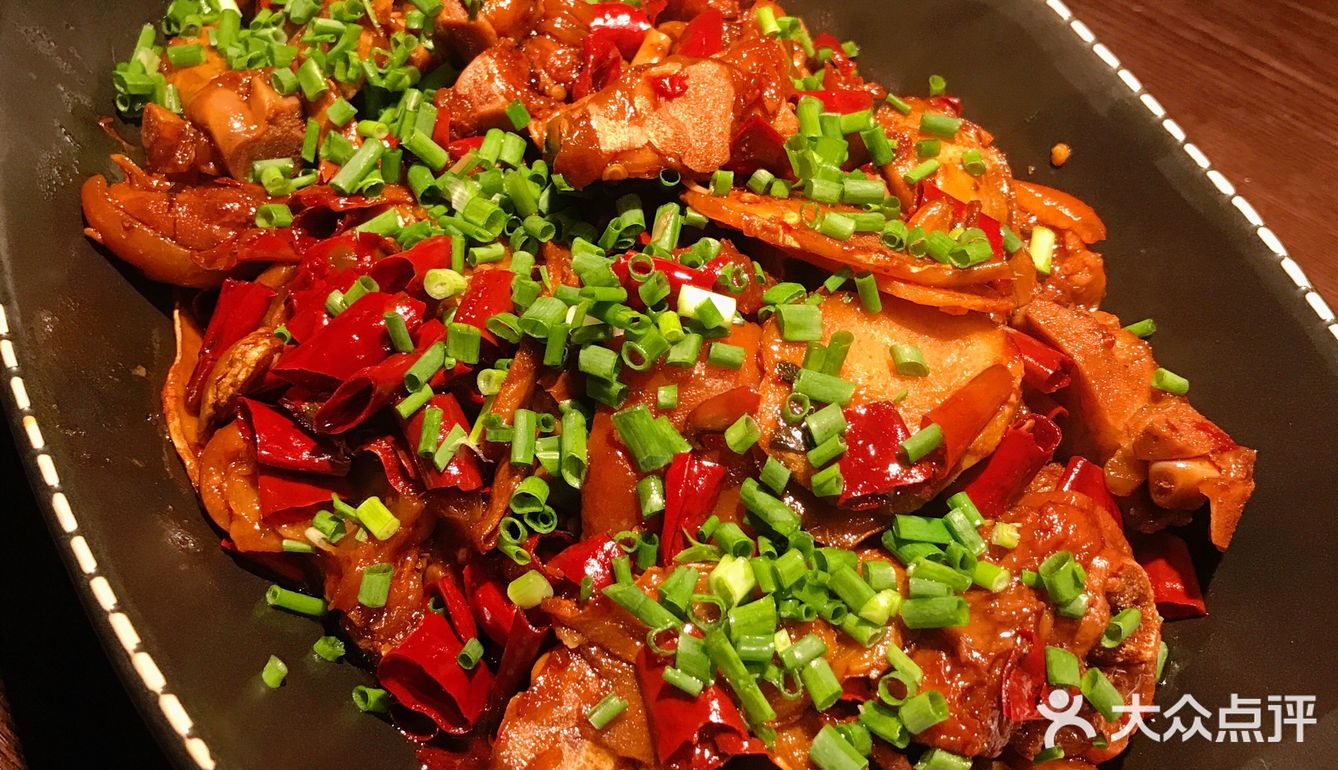 深圳最文艺的湘菜馆！和王家卫一起吃臭豆腐[吐]