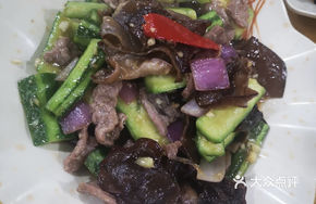 Loofah and Wood Ear Mushroom Stir-fried with Beef