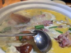 -帅巴人舅母子腊蹄民俗村