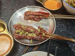 -何妹湿辣牛肉·粤式烧烤砂煲(桂雅路店)