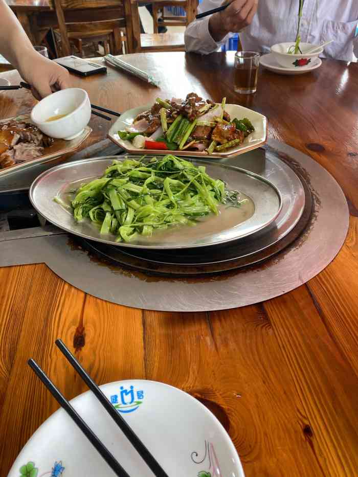 谢边农庄(海八路店)-"从主路转入去,有点偏,附近挺多这种农庄的.