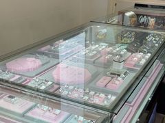 -恒一珠宝·回收黄金钻石奢侈品(灵岩南路店)