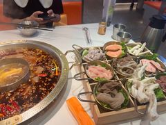 -潮火锅·麻辣牛肉火锅(观音桥方圆·LIVE店)