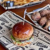🍔这家汉堡店，一口就把我拿捏住了！