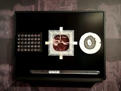 -Nathalie Djurberg与Hans Berg“牛皮纸包裹的月亮”-Prada荣宅当季展览