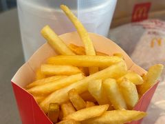 -麦当劳(广州南站B10检票口楼上)