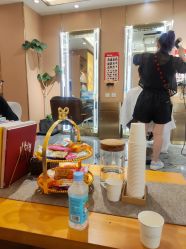 -一東造型烫发染发