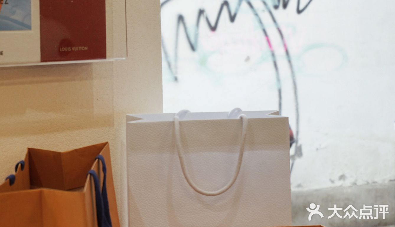 杭州探店 | 胡同里的现代感咖啡&古着店