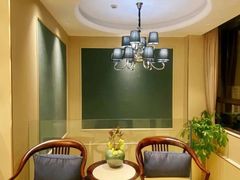 -莱蔻·圣灸堂·推拿艾灸(天山店)