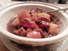 原汁牛腩煲-港东盛宴烧腊至尊