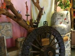 -老牌坊云南鱼豆花火锅(爱建店)