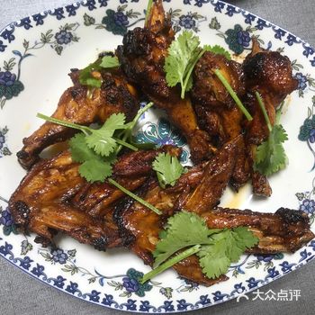 酱香做鸡翅、鸭翅都很美味噢闺蜜最喜欢姐姐做这道菜了