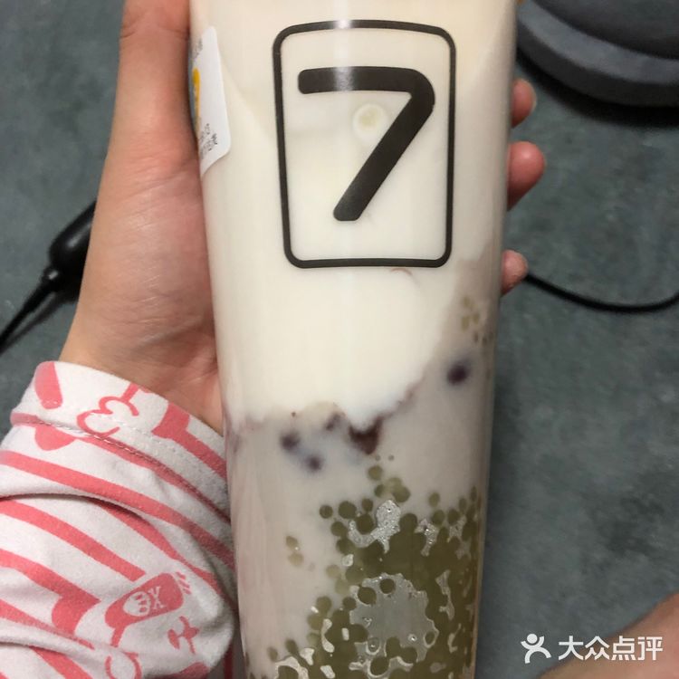 叫了芋泥奶茶，加了西米，可能是晚上有点饿了