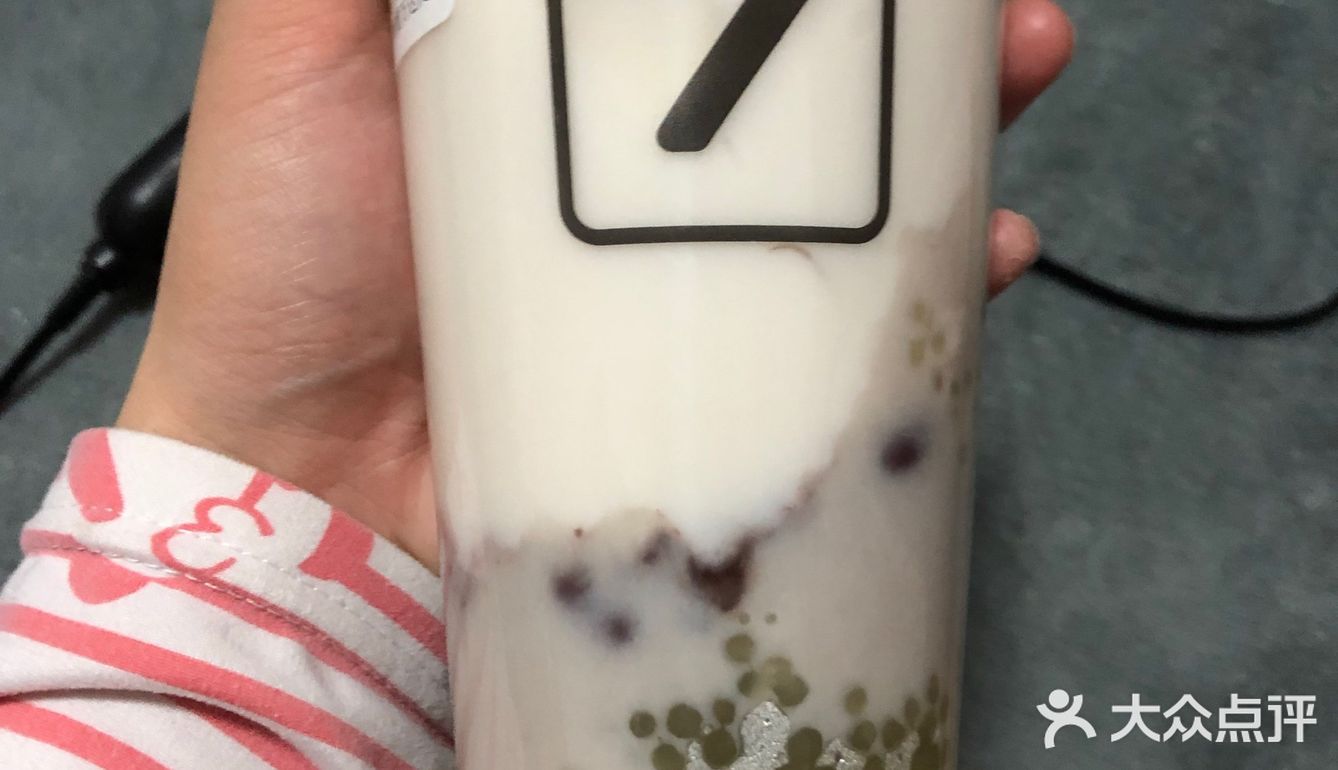 叫了芋泥奶茶，加了西米，可能是晚上有点饿了