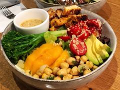 鸡肉牛油果芒果色拉-Wagas沃歌斯(太古汇店)