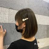 雾灰色。