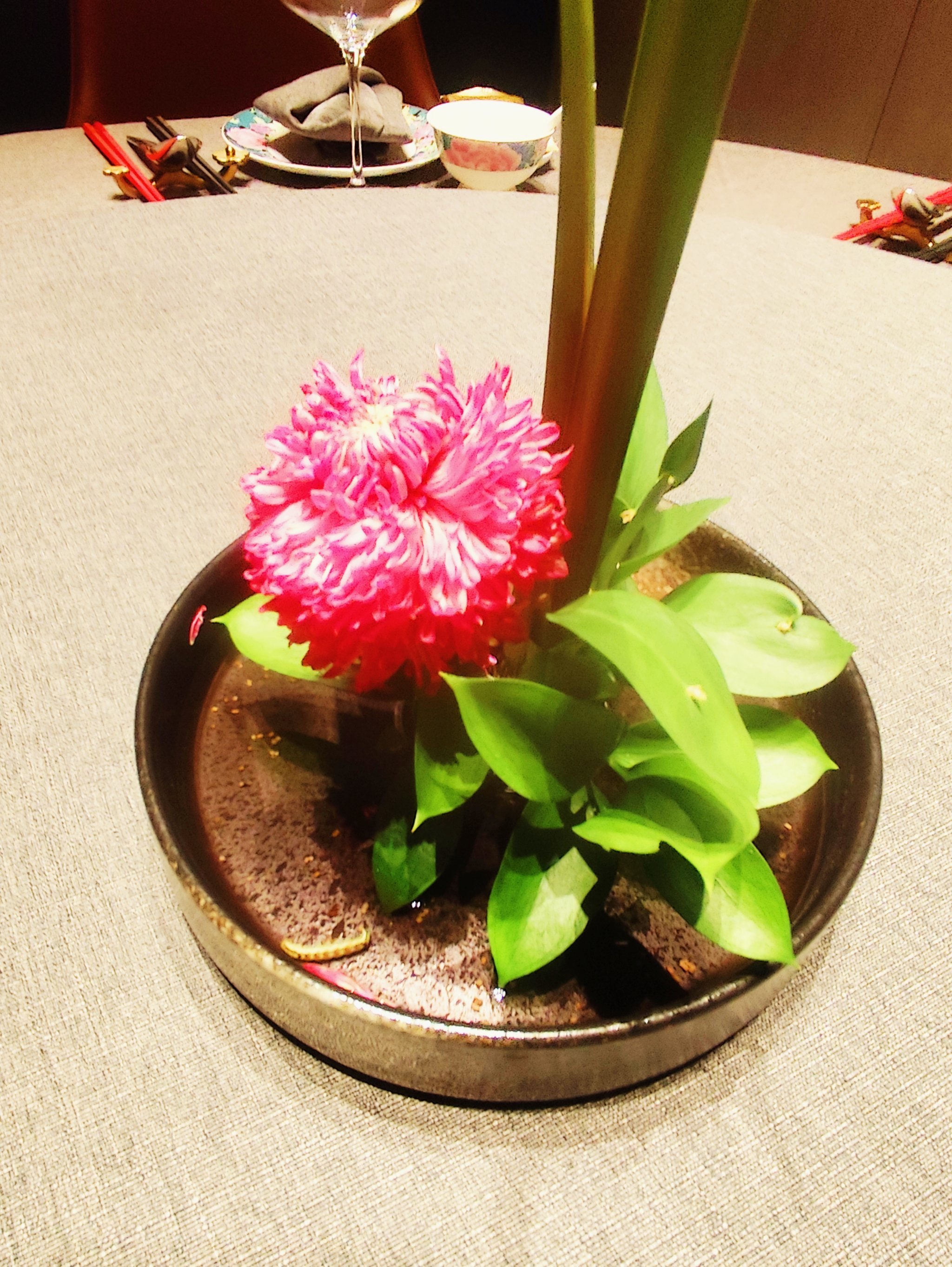 皮脆肉嫩,色泽金黄而备,外焦里嫩,营养美味