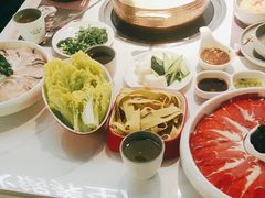 -洪氏嗨捞·广东猪肚鸡·椰子鸡火锅(西咸万象城店)