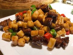 小牛肉炒年糕-吴越荣记苏州菜·松鼠桂鱼100%活鱼现做(斜塘老街店)