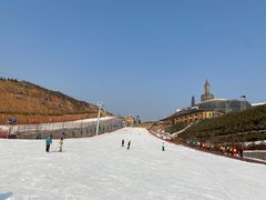 -采薇庄园四季滑雪场