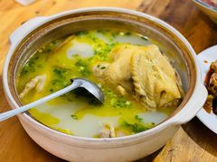 白果炖鸡汤-刘土鸡家常菜