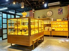 面包甜点陈列柜-啊噗吐呦现场烘焙(麦凯乐店)