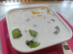 杂果冻小圆子-满记甜品(湖滨店)