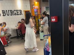 -麦当劳(上海虹桥站30B检票口楼上)